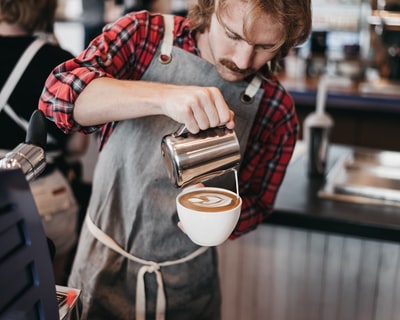 كيفية إصلاح المفاتيح المتوقفة على لوحة مفاتيح الكمبيوتر المحمول